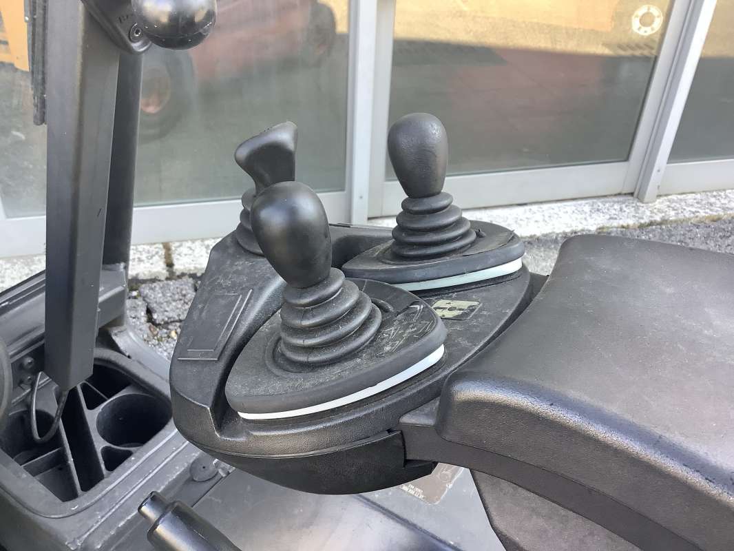 Linde-E30-03