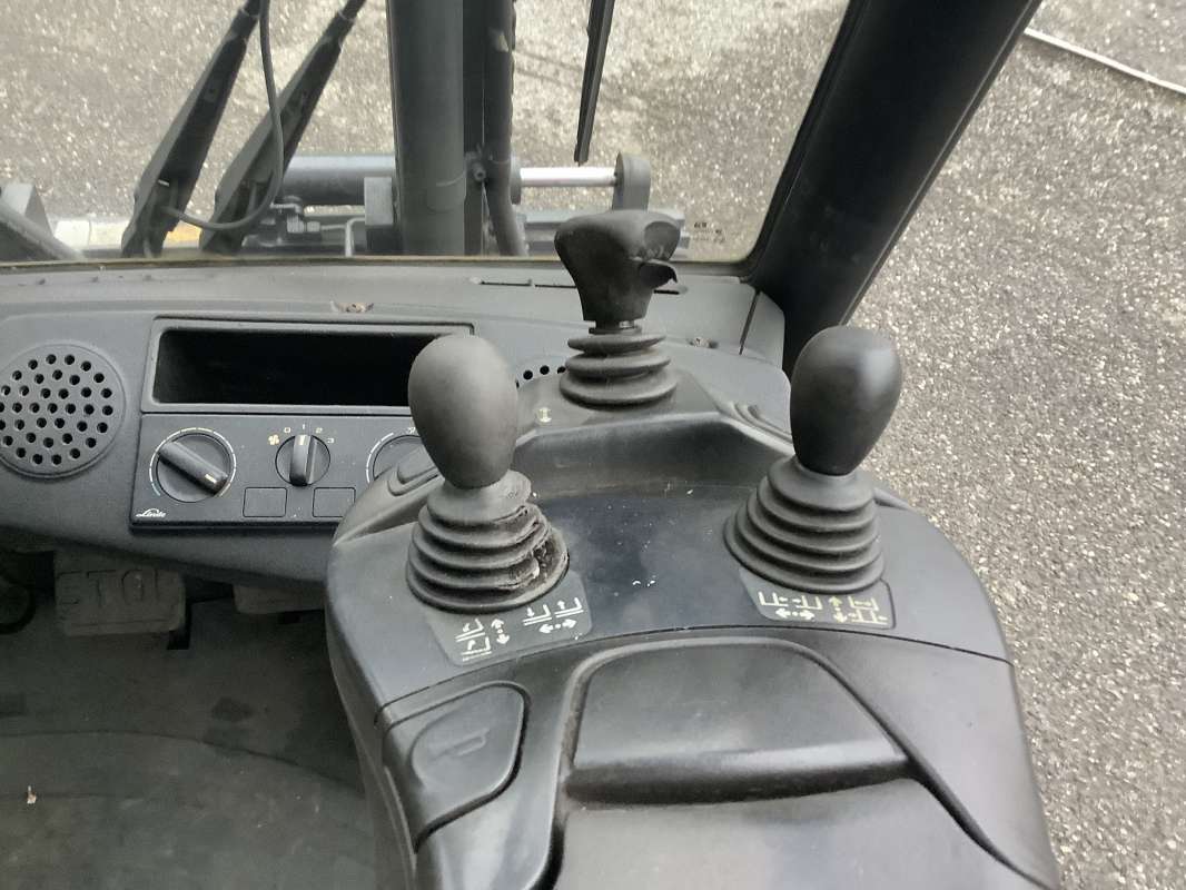 Linde-H25D-02
